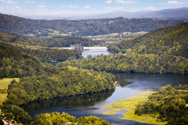 在波兰度假——在比什扎迪山区的桑河图片下载