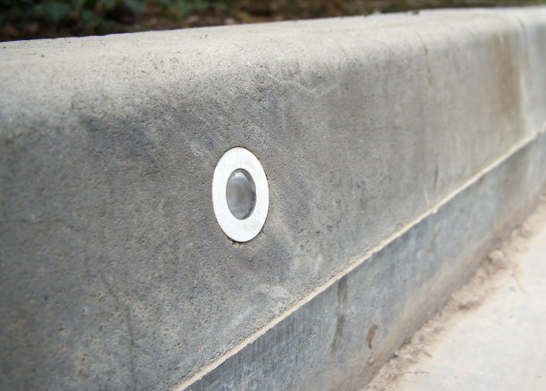 路沿带综合照明灯图片下载