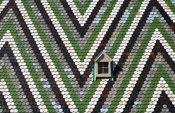 奥地利维也纳圣斯蒂芬教堂彩色屋顶细节图片下载