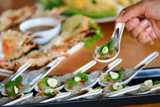 生虾和辣酱，海鲜。图片下载