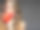 美丽的白人女孩，戴着红色的花朵。迷人的女孩与红掌红。特写脸年轻美丽的金发女人与健康干净的皮肤。漂亮的女人，妆很亮，留着长长的卷发。图片下载