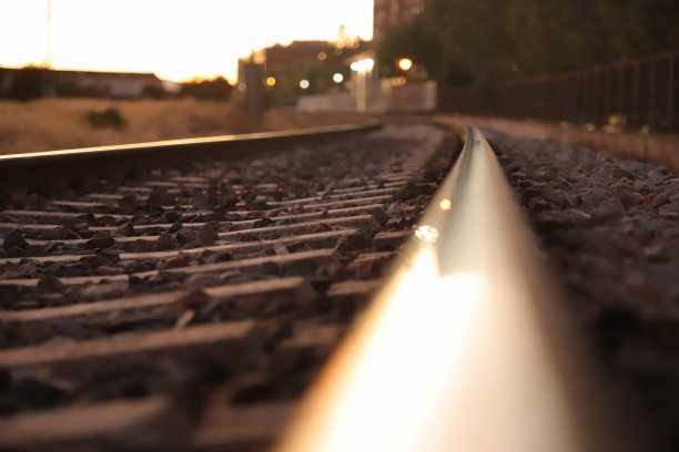 瓦伦西亚xirivella日落时的铁轨图片下载