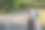 一位女士在锻炼后放松地站着。图片下载
