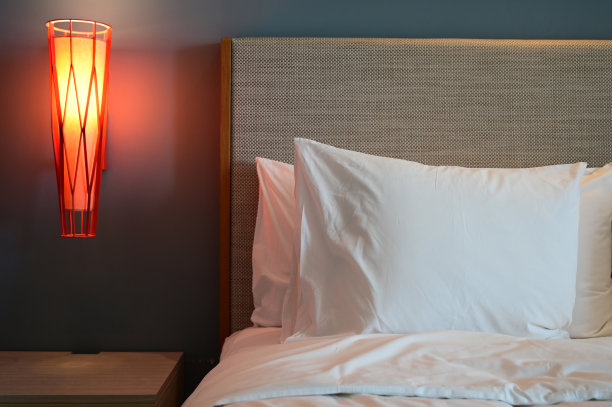 卧室配橙灯，室内设计图片下载