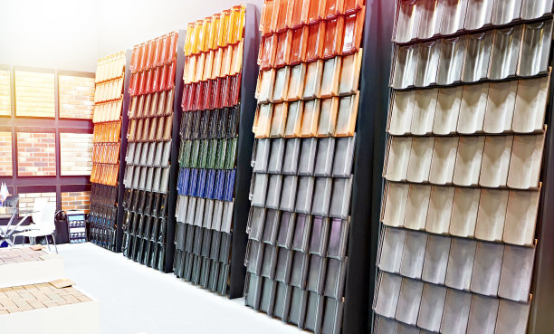 建筑商店的金属瓦屋顶样品图片下载