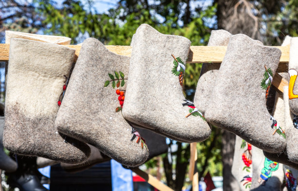 不同设计的俄罗斯传统毡靴图片下载