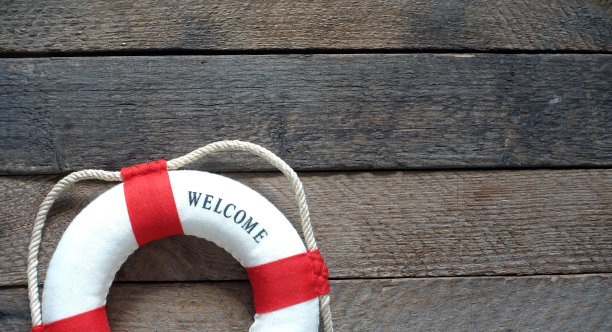 救生圈上的欢迎语。图片下载