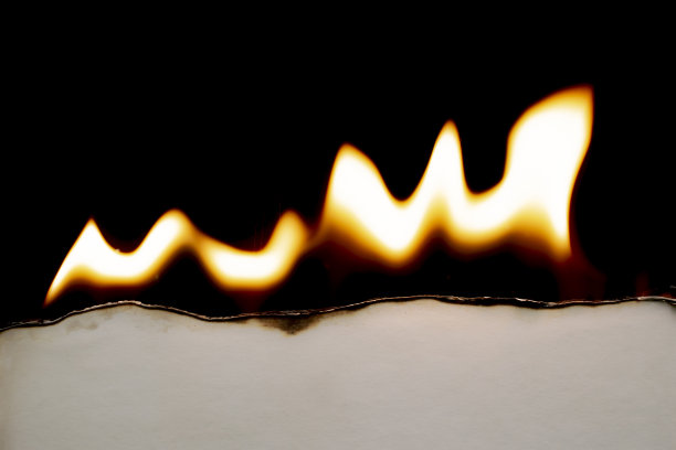 黑板边缘有火焰图片下载