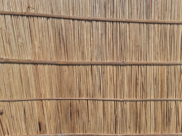 墙壁由棕色黄麻秆和竹子制成图片下载