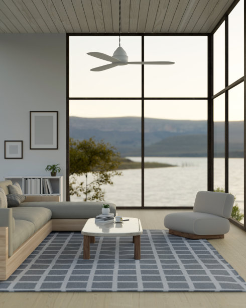 斯堪的纳维亚现代客厅，沙发，吊扇，和湖景窗户。图片下载