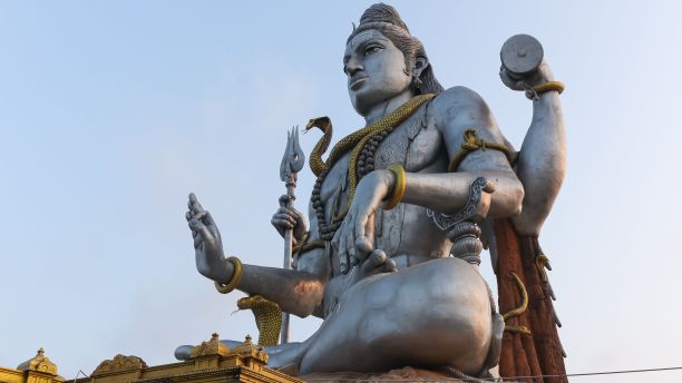 日落时的湿婆神雕像，Murudeshwara。图片下载