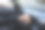 一个男人握着汽车方向盘的特写镜头。图片下载
