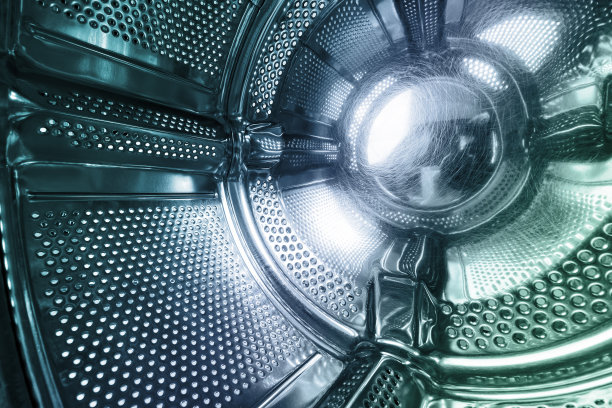 一个钢制洗衣机滚筒的内部特写图片下载