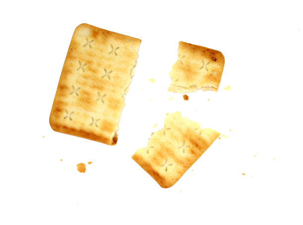 全麦饼干和破碎碾碎孤立在白色背景修剪路径图片下载