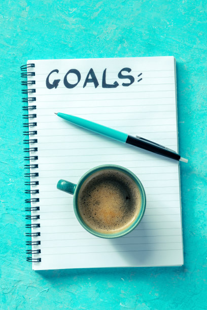 设定目标。一个写着“目标”的笔记本，一杯咖啡图片下载