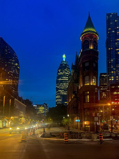 傍晚的古德汉姆大厦，加拿大多伦多图片下载