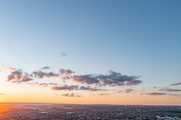 位于卢瑟福路和伊斯林顿大道的住宅区鸟瞰图，独立和复式住宅，伍德布里奇，沃恩，加拿大图片下载