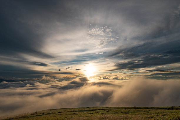 云海和日落图片下载