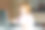 可爱的小女孩微笑着看着笔记本电脑，蹒跚学步的孩子使用pc或笔记本电脑，在电脑上学习。图片下载