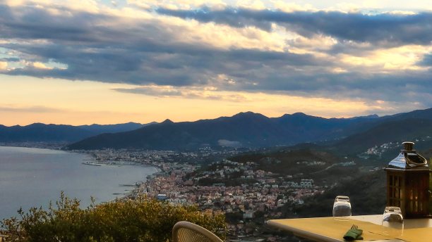 海景餐厅的餐桌图片下载