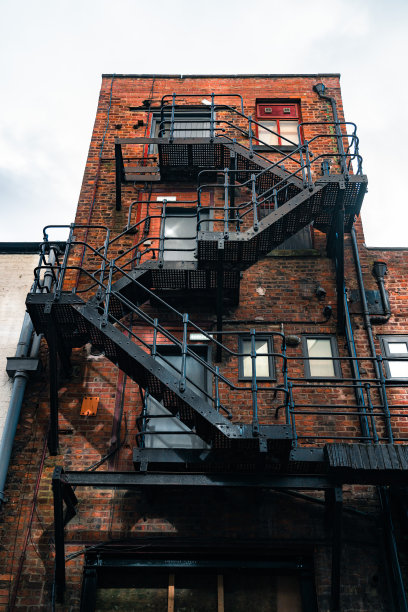 曼彻斯特城市建筑公寓楼梯失火图片下载