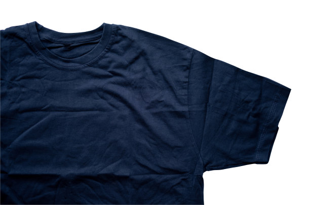 普通t恤的设计细节放置与正面视图的模型。图片下载