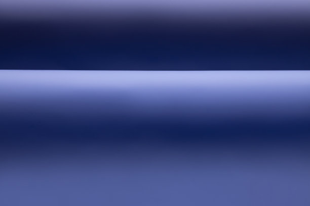 非常围色抽象背景与宽横条纹和梯度在时髦的时尚风格，哑光和丝滑的硅树脂质地，紫色。图片下载