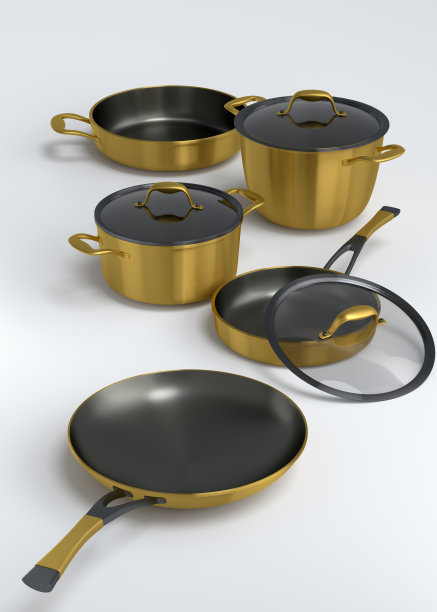 一套炖锅，煎锅和镀铬炊具在白色背景图片下载