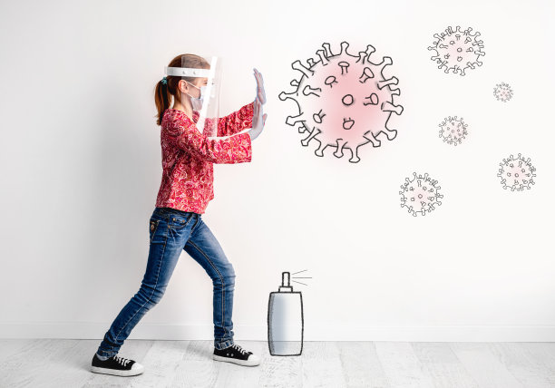 小女孩在对抗冠状病毒分子图片下载