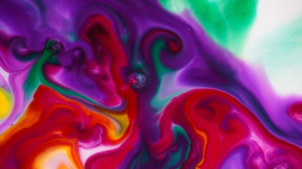 抽象色彩背景和纹理：牛奶中的油彩形成明亮多彩的抽象背景，化学实验图片下载