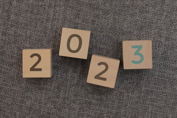木头骰子上的数字2023,2023新年快乐的概念图片下载