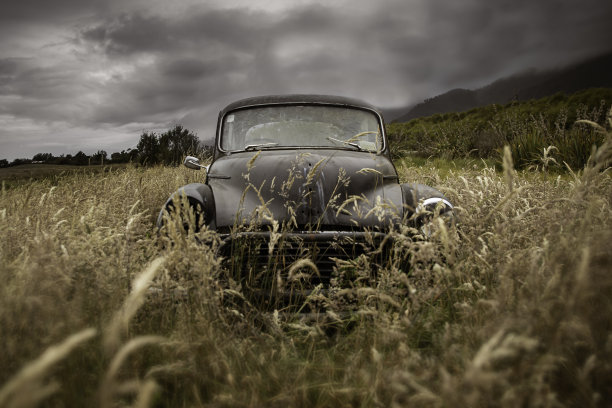 废弃的汽车，新西兰西海岸图片下载