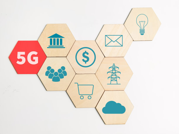 5G网络系统概念，白色背景的木质六边形图标。图片下载