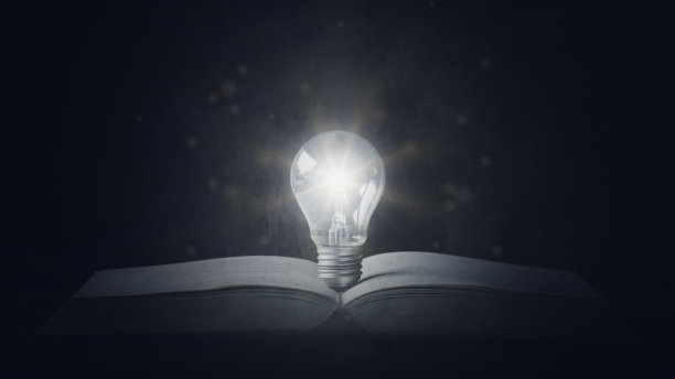 发光的灯泡上书，思想管理，创新，知识图片下载
