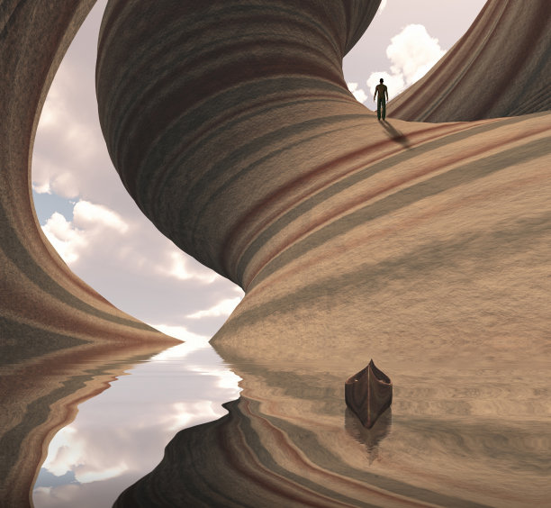 人在雕刻的峡谷岩石上，船在水中图片下载