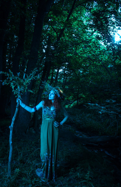 森林女王图片下载