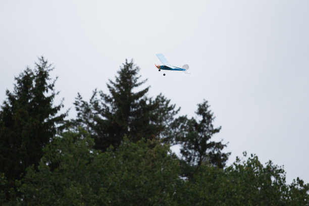 飞机模型与无线电遥控螺旋桨图片下载