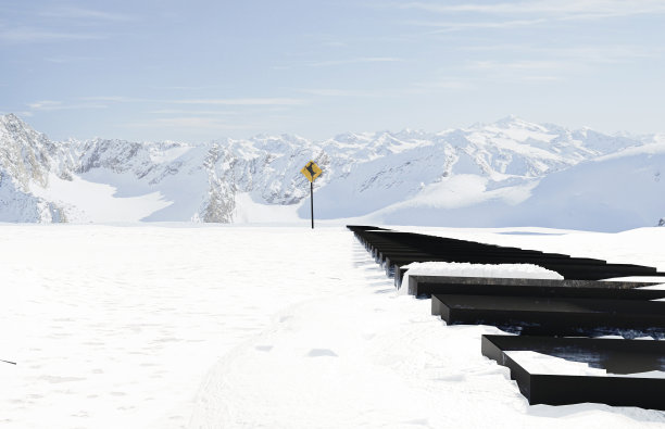 公路上的铁轨和雪景。交通和旅游。3 d演示。图片下载