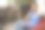 年轻女子在家里听音乐，库存照片图片下载