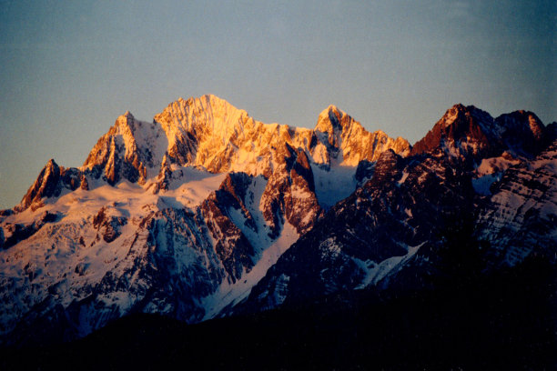 玉龙雪山日出时刻图片下载