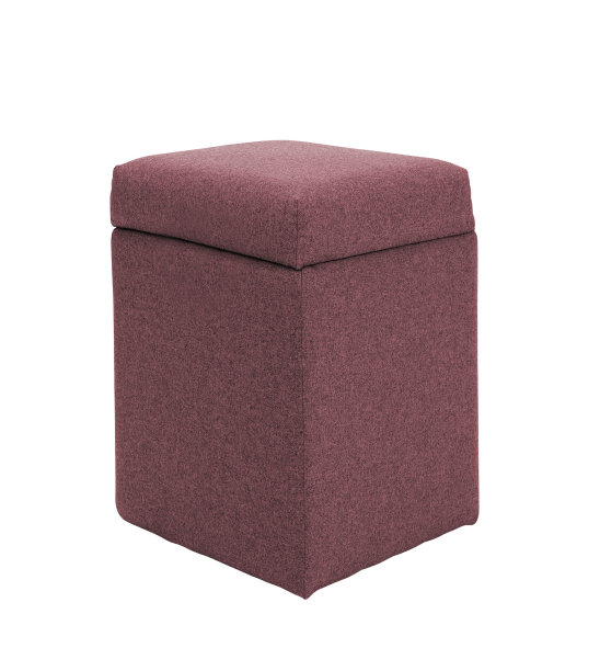 白色背景下孤立的红色脚凳图片下载