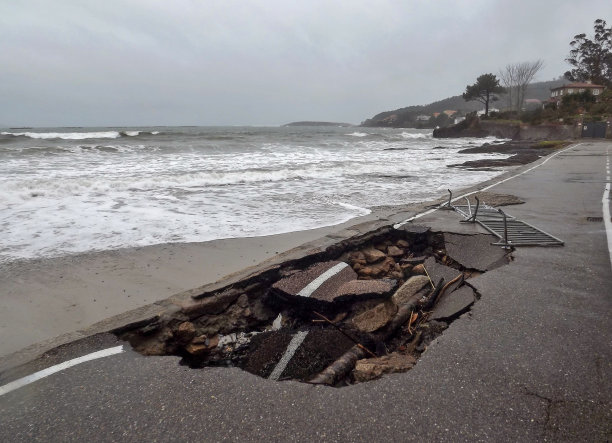 路上有个大洞图片下载