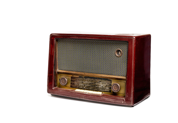 复古老式收音机接收器孤立在白色背景。剪切路径图片下载