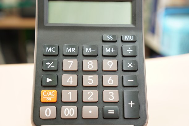 经典计算器的特写，传统计算器，老式计算器。图片下载