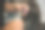 美容师的女人给法国斗牛犬剪指甲。抛光爪子，修剪，修剪，修指甲的宠物概念。图片下载