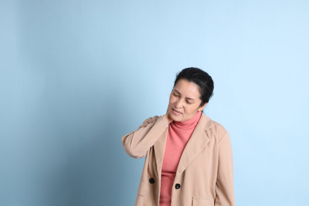 女人在粉红色的图片下载