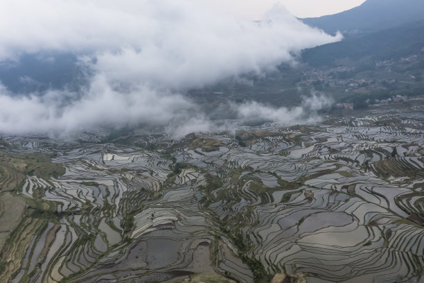 中国云南湖泊的高清航拍照片图片下载