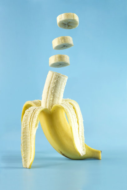 香蕉，香蕉片，悬浮在空中。图片下载