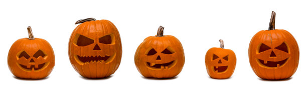 万圣节横幅全景长宽模板-许多幽灵般的雕刻橙色南瓜，孤立在白色背景图片下载