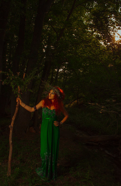 森林女王图片下载